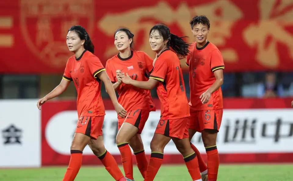 入禁区, 郑璐右路传 入禁区, 郑璐右路传