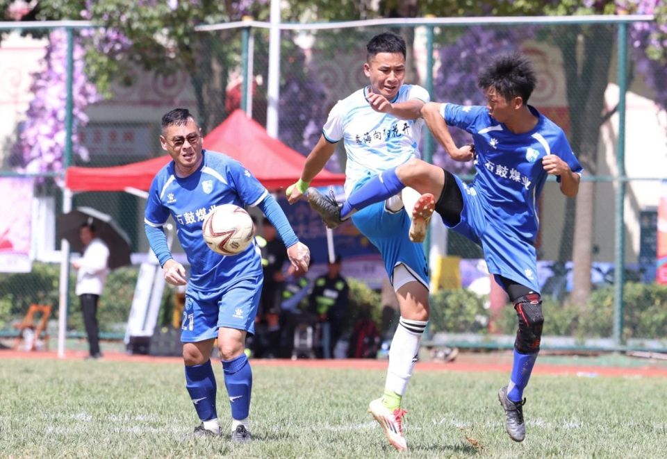 AAA, inews, 相互追赶 AAA, inews, 相互追赶