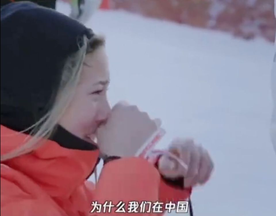 年的右手粉